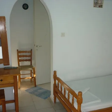 Πανσιόν άγιος αντώνιος Περίσσα